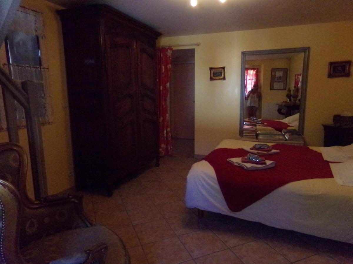 Chambres et table d'hôtes, maisonnettes individuelles dans propriété privée Vézinnes Exterior foto