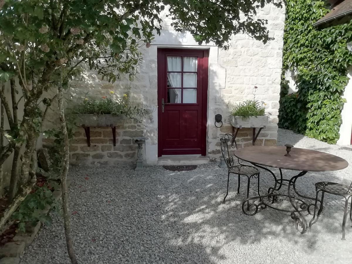 Chambres et table d'hôtes, maisonnettes individuelles dans propriété privée Vézinnes Exterior foto